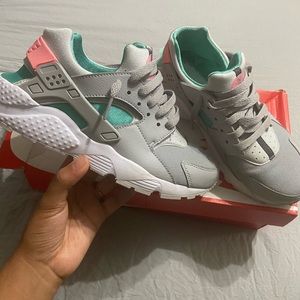 NIKE HUARACHE RUN